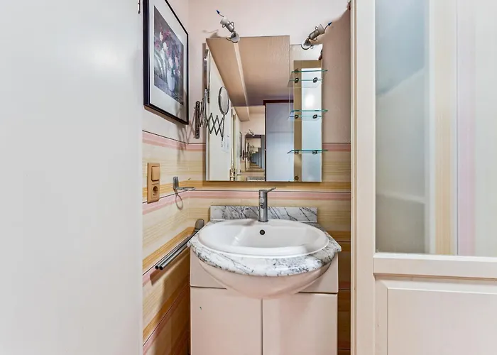 Schickes Zentral In Rhein-main, Wlan&tv Lägenhet Wiesbaden